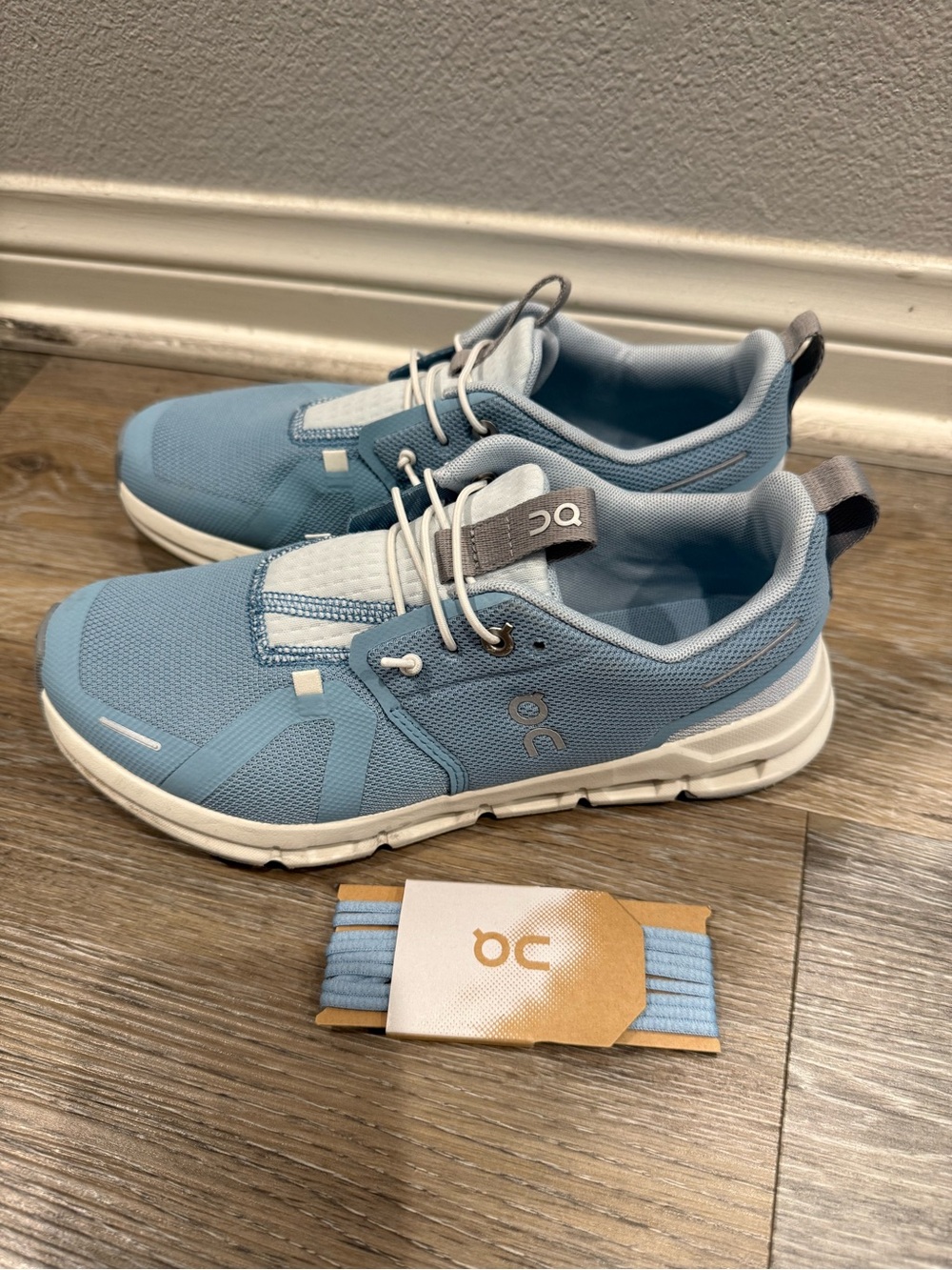 On Big Kids Blue Cloud Sky Sneakers - Picture 4 of 7